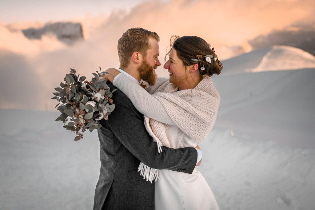 Brautpaar im Schnee
